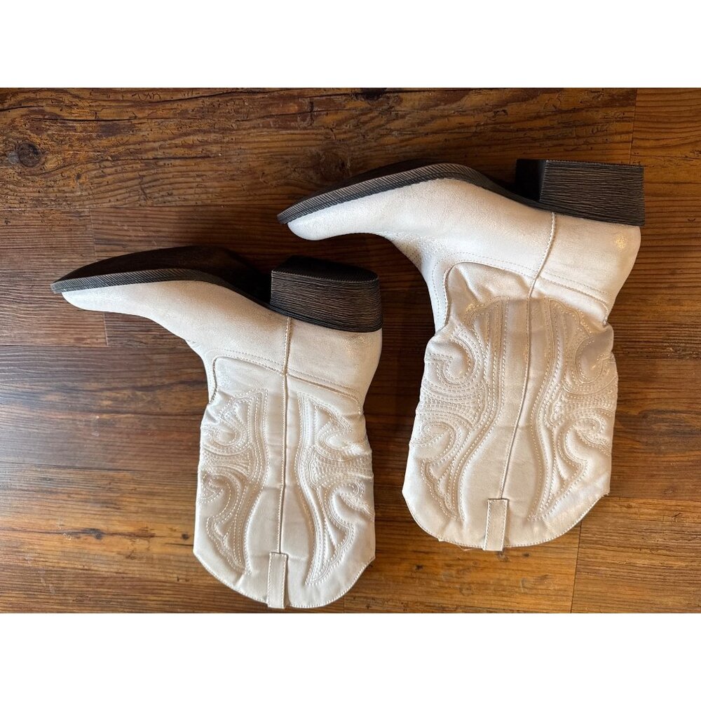 Coconuts by Matisse white dusty western boots Size 7.5M Women Brand New - Picture 2 of 3